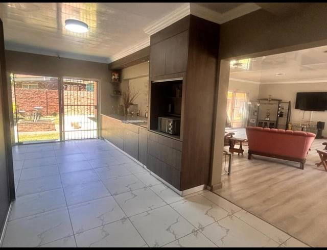 5 BEDROOM HOUSE FOR SALE IN MEYERVILLE